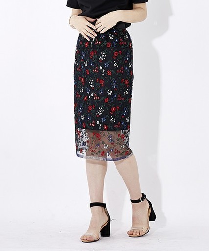 エンブロイダリーチュールスカート