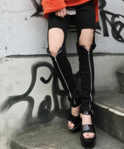 ＫＮＥＥ ＺＩＰ ＳＫＩＮＮＹ                        