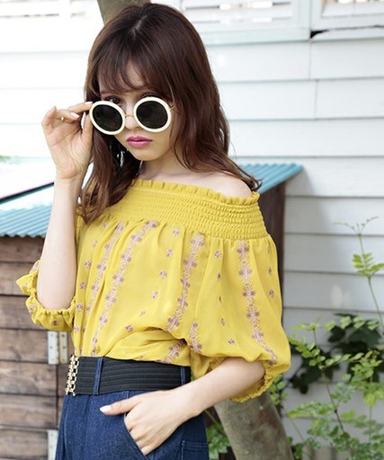 カラフル刺繍ブラウス