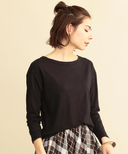 ボートネックインナーでこなれた女っぽコーデ 洗練された雰囲気に Arine アリネ