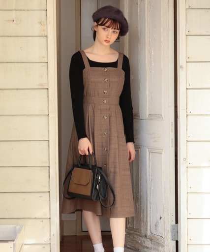 前ボタンジャンパースカート