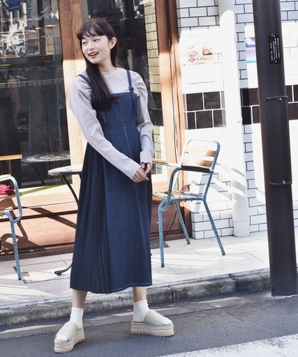 デニムジャンパースカート で作る大人っぽカジュアルコーデ Arine アリネ