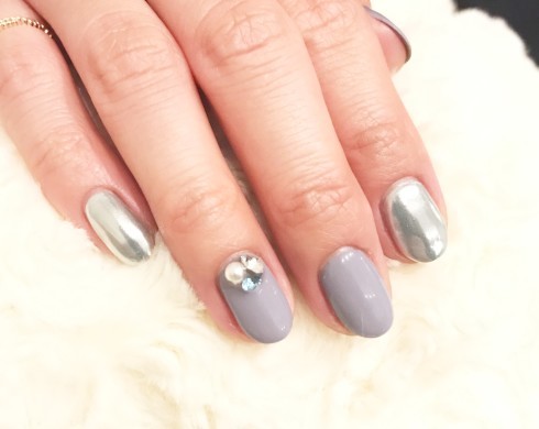 甘すぎないセルフで楽しむ グレーネイル デザイン26選 Arine アリネ