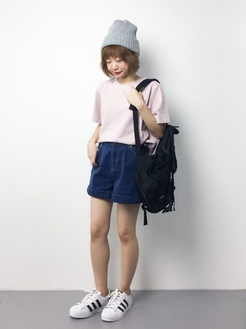 髪型 エレガントショート デニム パンツ コーデ