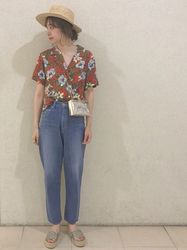 レディースの夏コーデ必見 初夏アイテムはアロハシャツで決まり Arine アリネ