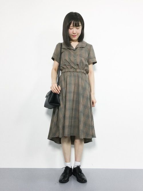 人気のファッショントレンド ユニークグレー チェック ワンピース コーデ 冬