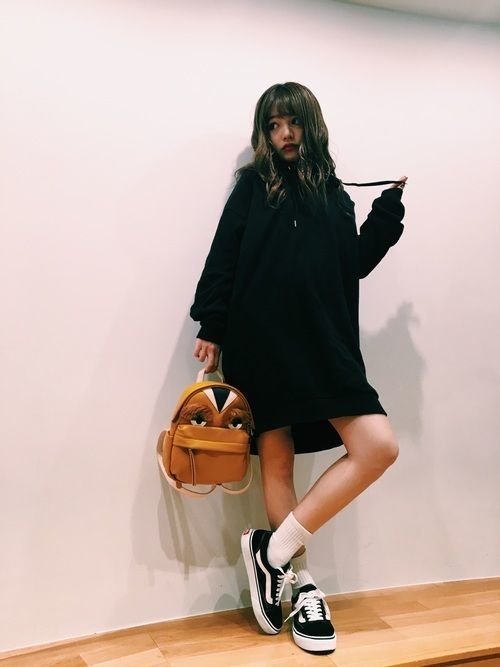 人気のファッショントレンド 最新黒 パーカー ワンピ