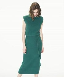 秋冬こそノースリーブのワンピースでみんなの視線を独り占め♡