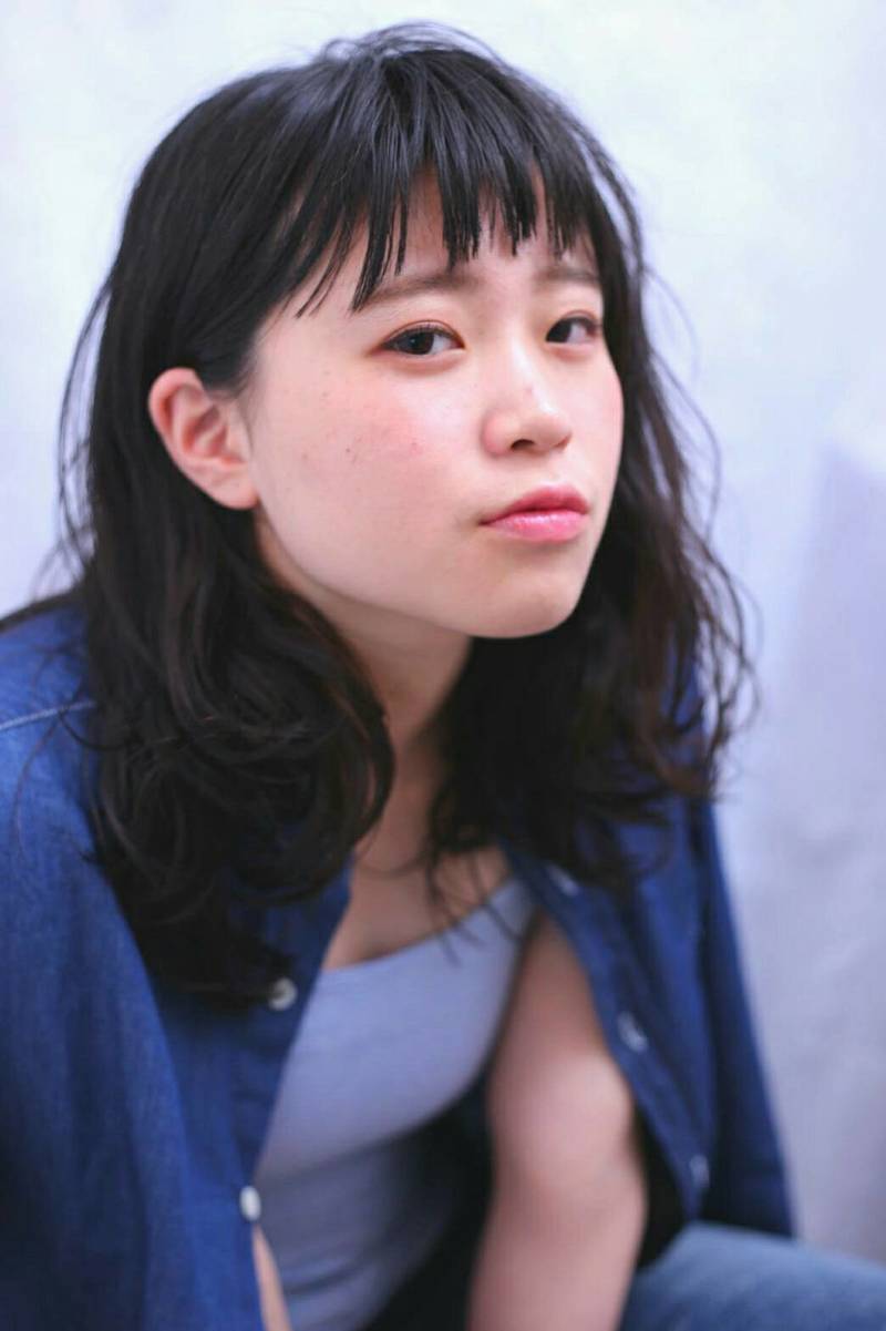 黒髪ミディアムのヘアスタイル特集 顔のかたち 年代別にご紹介 Arine アリネ