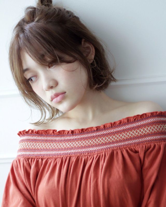 センターパートでヘアアレンジ 作り方やセットの方法まで解説します Arine アリネ