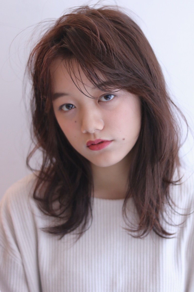 セミロングさんのレイヤーカットで心躍る美人風に 魅力美女になろう Arine アリネ