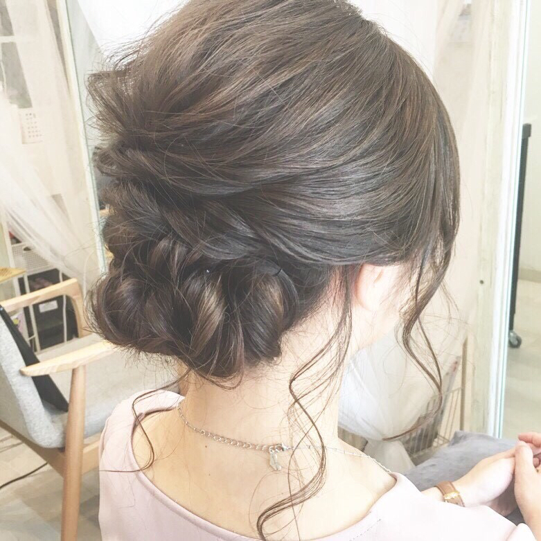 低めお団子ヘアが今っぽい やり方とアレンジをレングス別に紹介 Arine アリネ