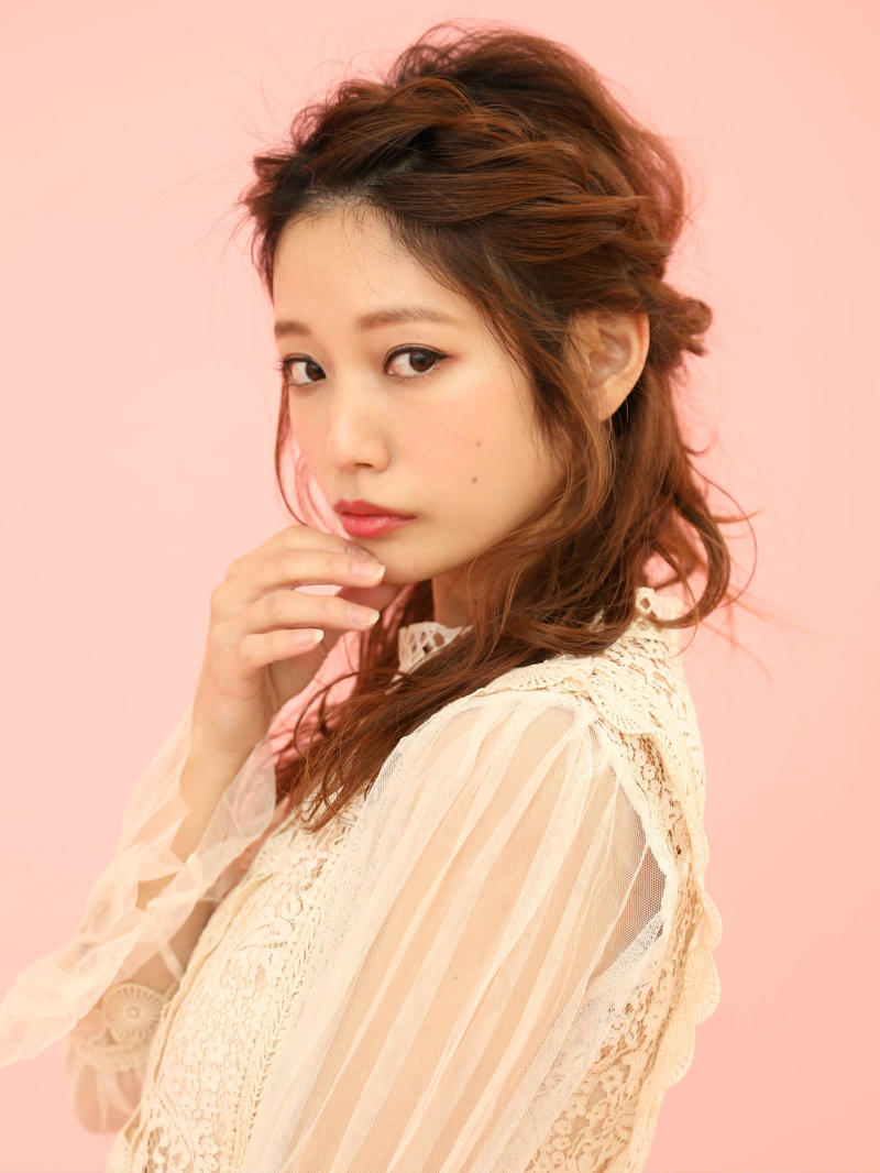 ヘアアレンジを楽しもう 長い前髪 におすすめのアレンジ特集 Arine アリネ