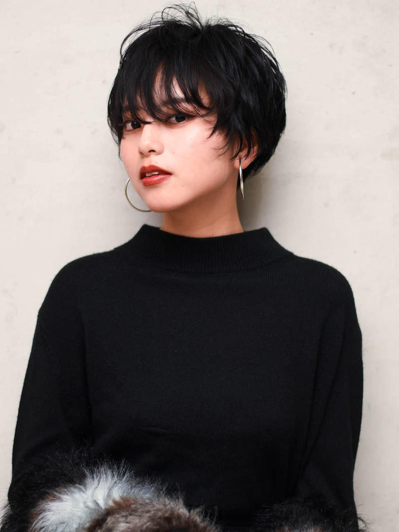 どちらがお好み 黒髪ショートと茶髪ショートでおしゃれヘアに Arine アリネ