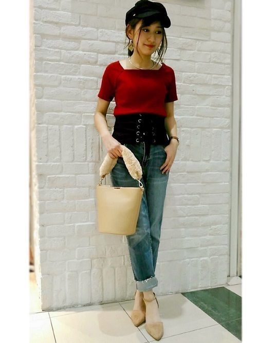 スクエアネック で女っぽく今どきコーデを作り上げて Arine アリネ