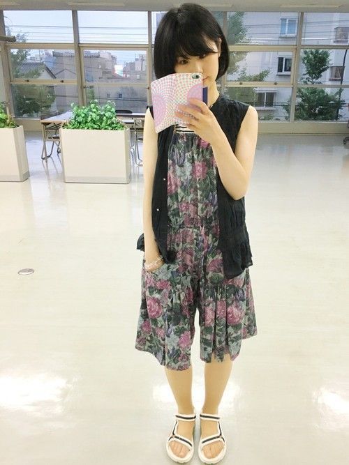 超優秀 花柄サロペット で大人可愛いコーデに Arine アリネ