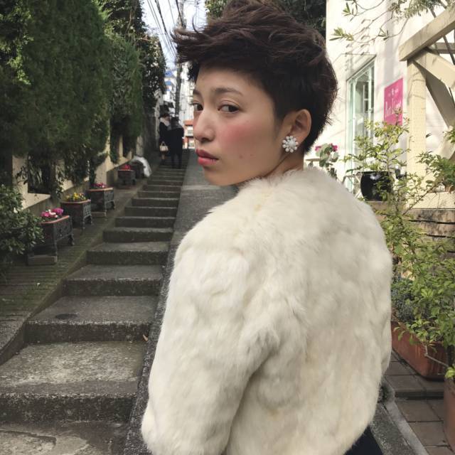 黒髪ベリーショートで個性を輝かそう。かわいさ抜群で注目の的!