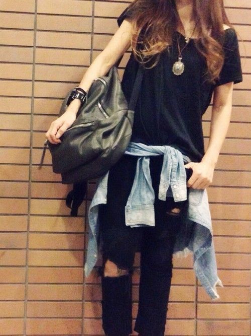 これがおしゃれコーデ 黒のダメージデニムはスキニーで取り入れて Arine アリネ