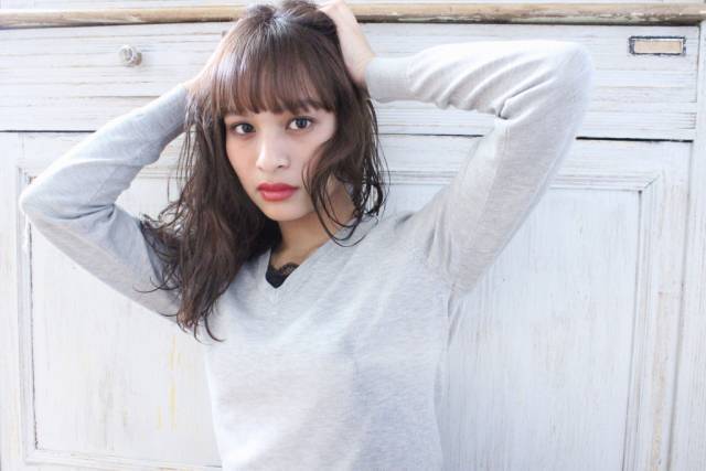 朝、髪がまとまらない!登校&出勤した後こっそりお直しの方法
