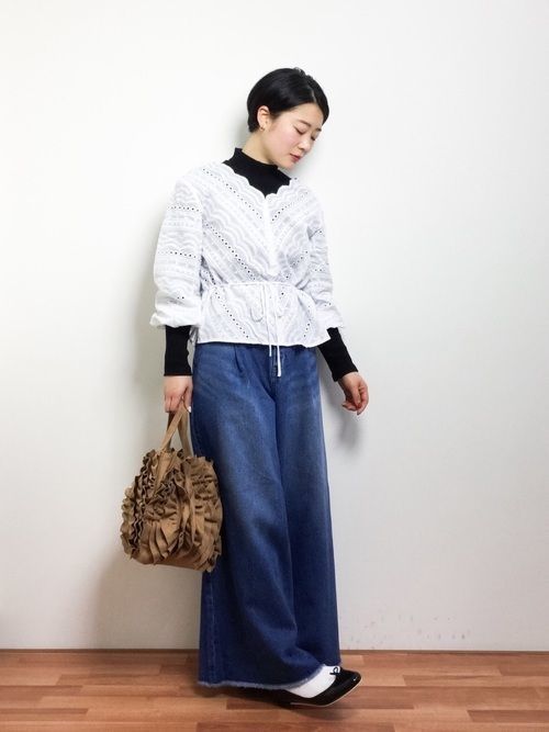 春を迎える前に！】白ブラウスのインナーを制して春を制すべし 