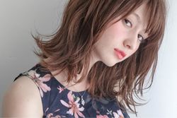 花が咲いたような色づきほっぺに♡コーラルピンクチークで旬顔に。