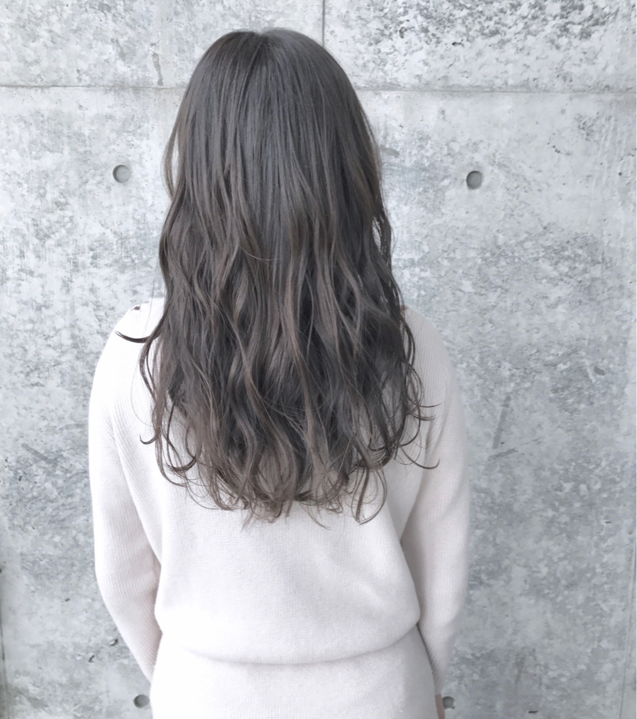 心に強く訴えるアッシュ グレー ロング 無料のヘアスタイル画像