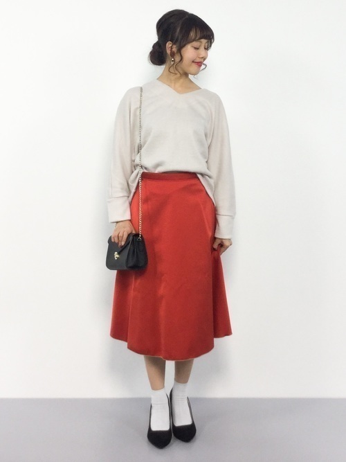 春夏秋冬 赤スカートコーデ おしゃれ女子のアイデアをgetして Arine アリネ