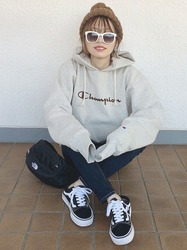 一工夫でおしゃれ チャンピオンスウェットのレディースコーデ集 Arine アリネ