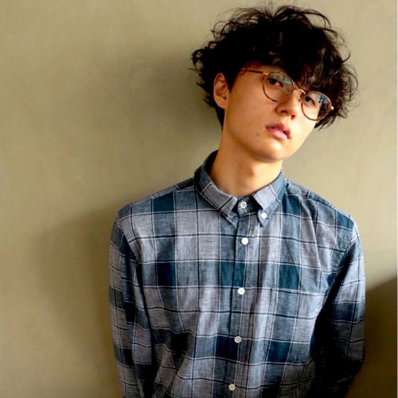 最新パーマ マッシュ メンズ メガネ 最高のヘアスタイルのアイデア