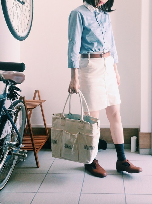 青シャツのレディース メンズコーデ 春夏秋冬別にご紹介 Arine アリネ