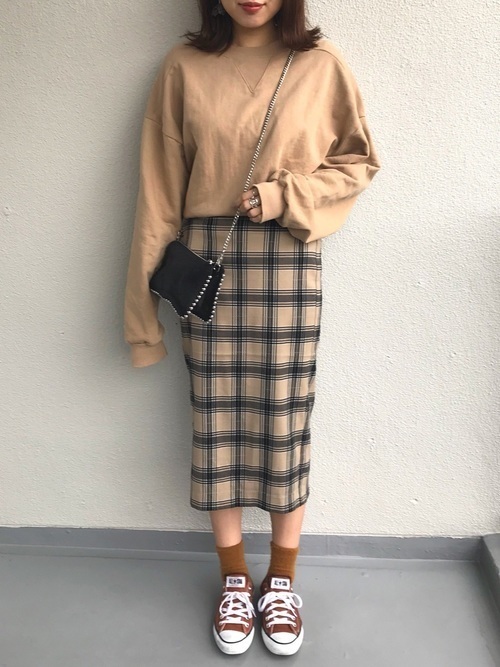 年版 大人かわいい タイトスカート スニーカー コーデ Arine アリネ