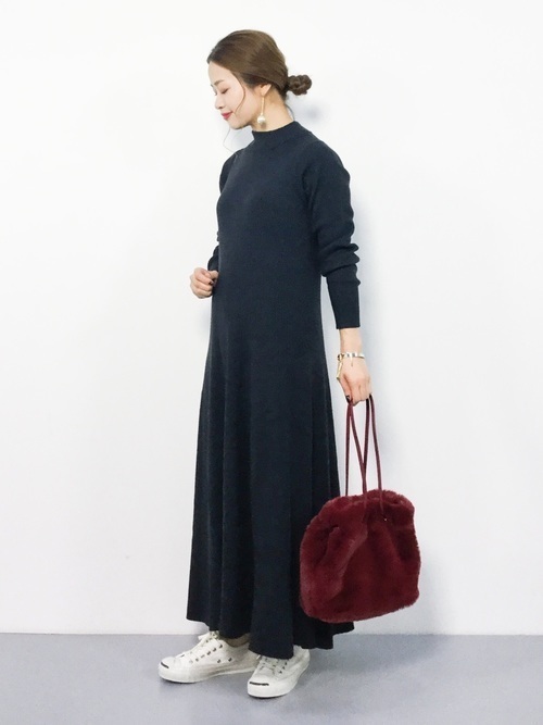 結婚式もデイリーも 脱マンネリネイビーワンピースコーデを楽しむ Arine アリネ