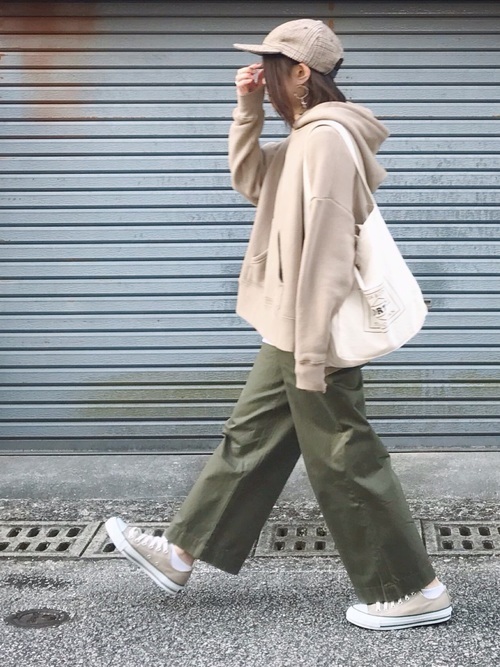 魅力アップを叶える ベイカーパンツのコーディネートでおしゃれに Arine アリネ