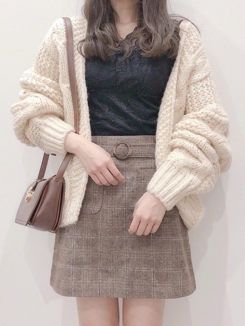 シーズン別 黒レーストップスで小悪魔に お色気コーデカタログ Arine アリネ