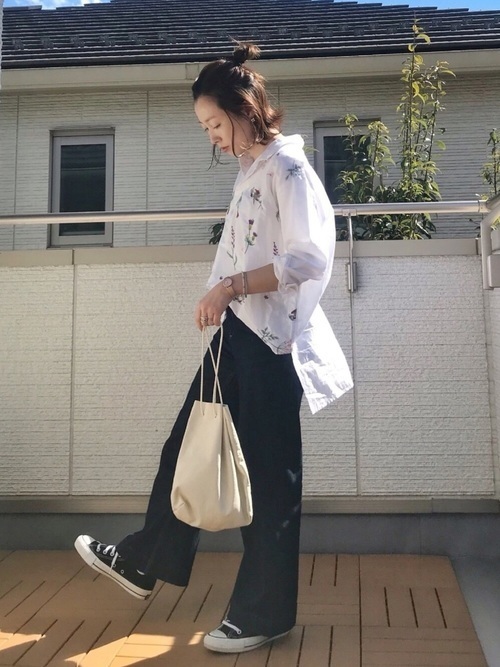 おしゃれに差をつけたいあなたに レディースの白シャツ紹介 Arine アリネ