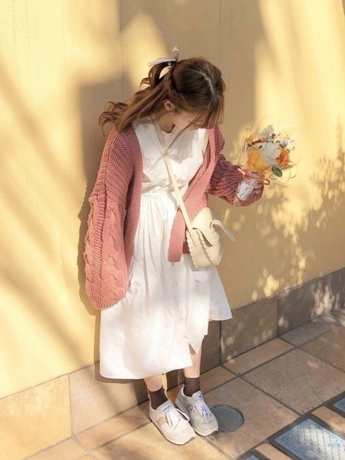 春のデートにはこのコーデ ピンクカーディガンで女子度アップ Arine アリネ