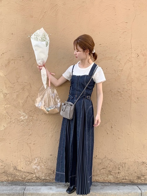 春夏秋冬 ナチュラルコーデ16選 シンプルな装いの魅力に迫る Arine アリネ