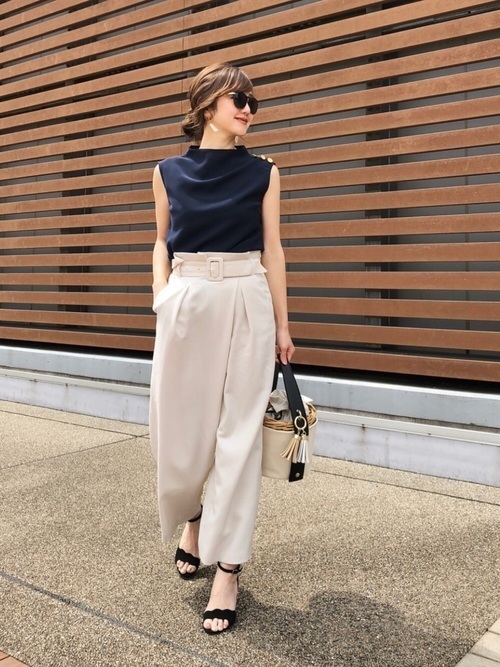 春夏秋冬 ナチュラルコーデ16選 シンプルな装いの魅力に迫る Arine アリネ