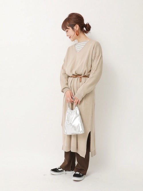 春夏秋冬 ナチュラルコーデ16選 シンプルな装いの魅力に迫る Arine アリネ