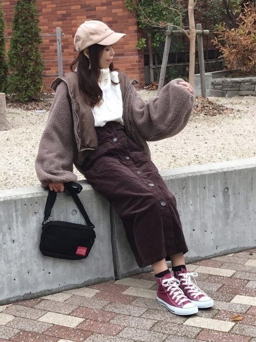 コンバース赤の履きこなしコーデ オールシーズン楽しもう Arine アリネ