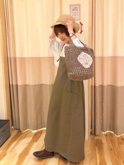 これ1枚でナチュラルかわいい 注目のエプロンドレスコーデ Arine アリネ これ1枚でナチュラルかわいい 注目のエプロンドレスコーデ Arine アリネ