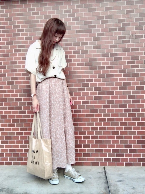 夏こそスニーカーでカジュアルに レディーススニーカーコーデ Arine アリネ