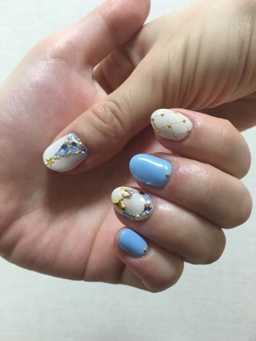 クリスマスのネイルはシンプルで上品に 簡単セルフネイルもご紹介 Arine アリネ