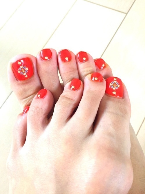 ペディキュアのお洒落デザイン6選 春夏秋冬に合わせて楽しもう Arine アリネ