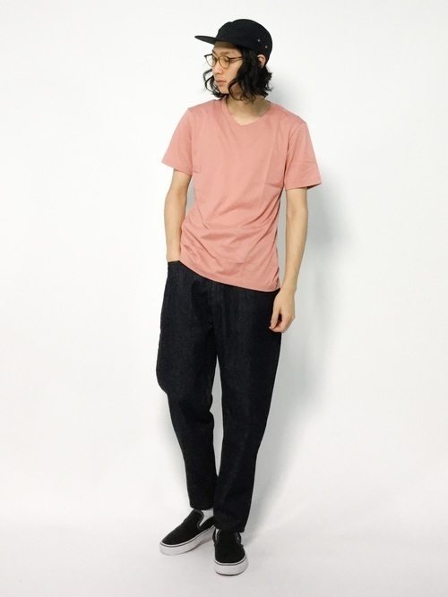 メンズ必見 Vネックtシャツのおすすめ着こなしコーデ10選 Arine アリネ