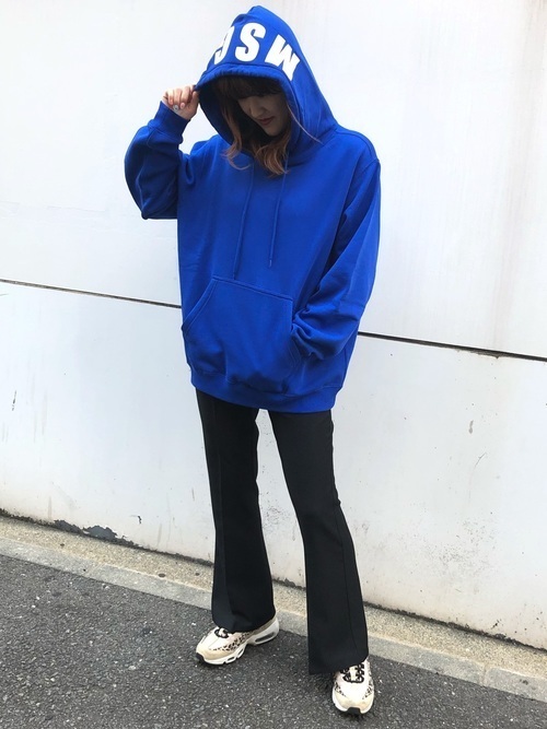 ユニーク青 パーカー コーデ ファッショントレンドについて