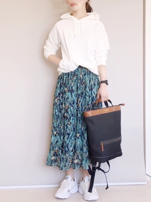 19 大人女子が知りたい パーカーのレディースコーデ選 Arine アリネ