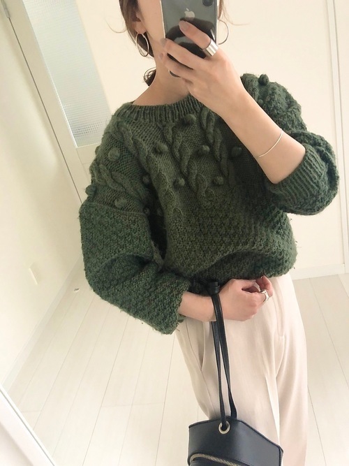 着回し力抜群の グリーンニット でつくる大人のおしゃれコーデ Arine アリネ