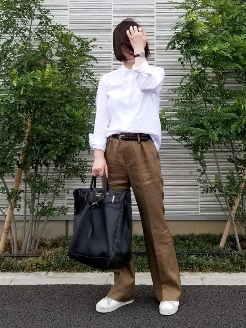 おしゃれに差をつけたいあなたに レディースの白シャツ紹介 Arine アリネ