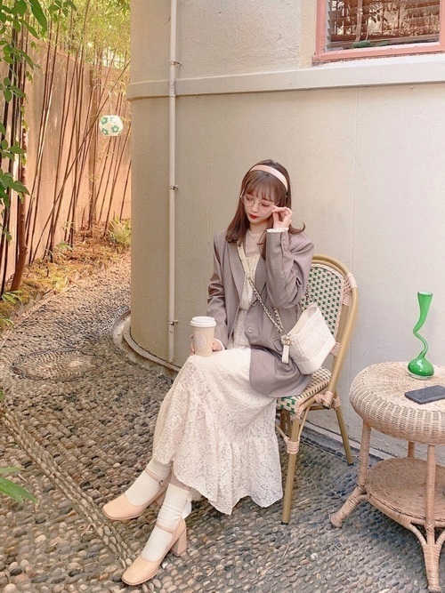 コーデ25選 レディースジャケットは グレー が本命カラー Arine アリネ